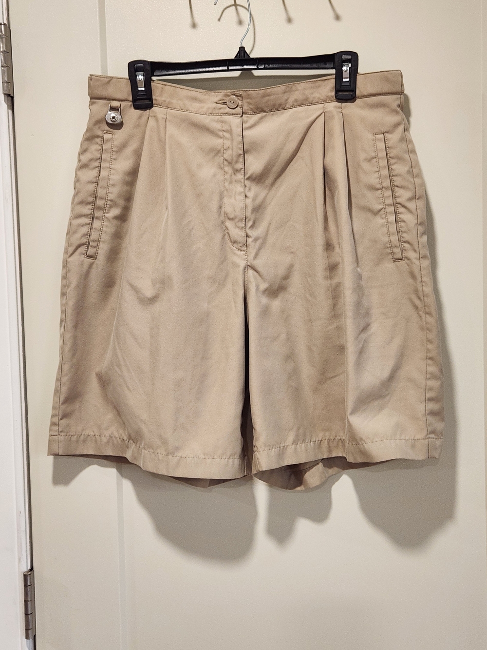 LizGolf by Liz Claiborne Pleated Chino Golf Shorts Tan Khaki Size 14 Coolmax